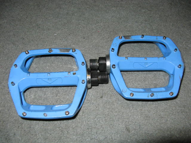 dmr v8 grease port flat pedals