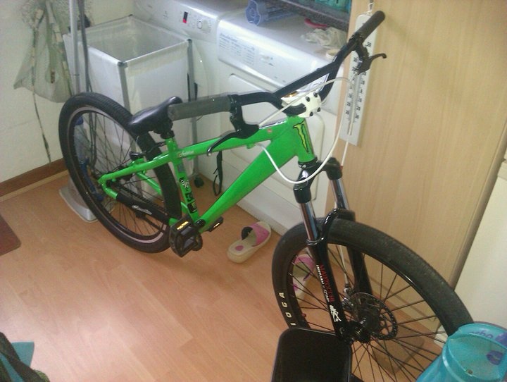 This is a more up to date picture of my bike, it now has an octane one seat/seat post combo