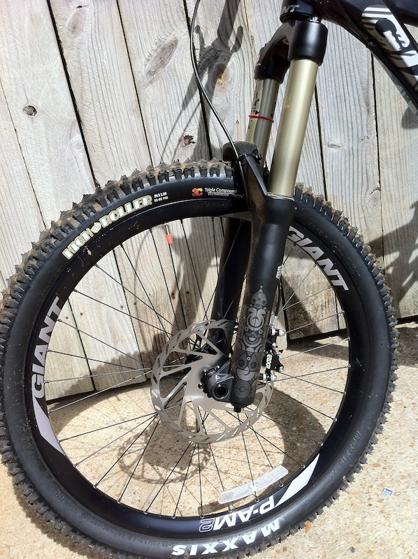 rockshox totem rc2 DH review and features 
