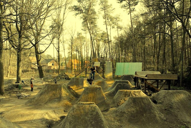 7 Trails how they are at the moment.
The new wallride is also in the pic.
Opening at 2 june 2012