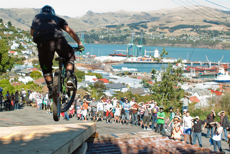 The first Urban Downhill race in New Zealand Shot by Nick Middleton and Kirsty Sheppard

http://www.endeavourmp.com/

© 2012 Endeavour Media &amp; Photographics
