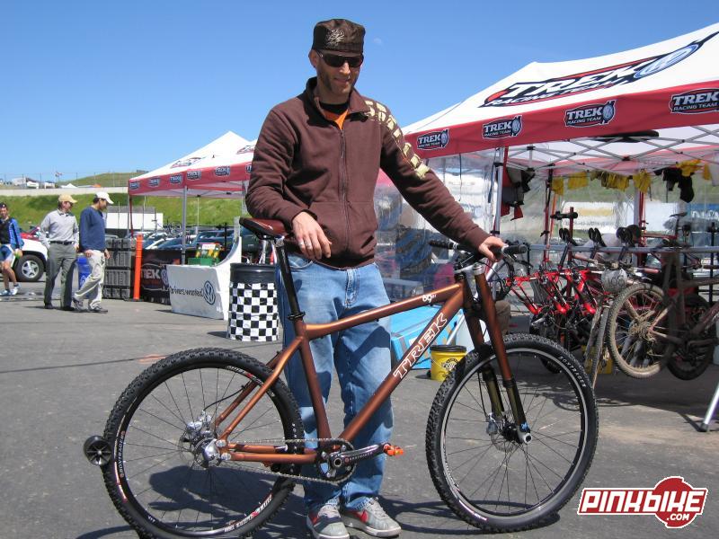 Travis with his new 69er, yep 26" rear and 29" front in a single speed