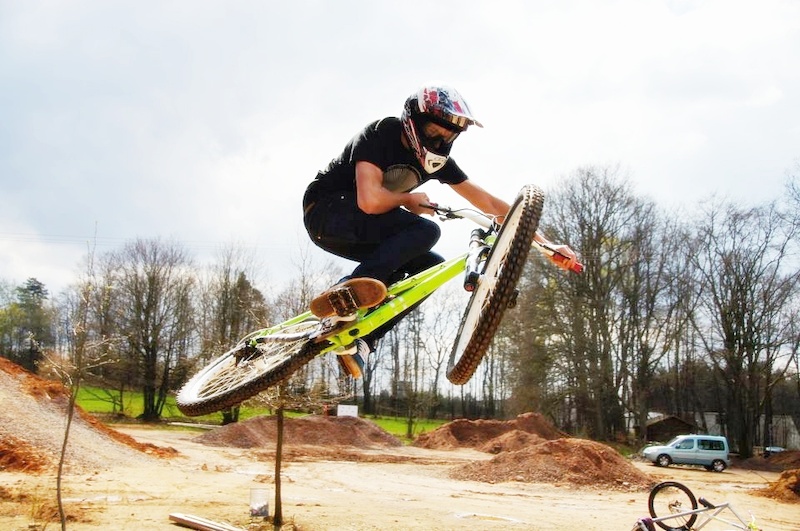 Tabletop training @ our local bikepark in Trippstadt.