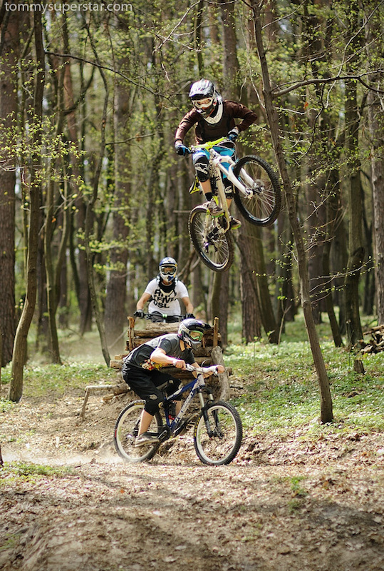 Wicked action in woods with me Szaman and Filip photo by www.tommysuperstar.com Follow http www.facebook.com Jaws.Freerider