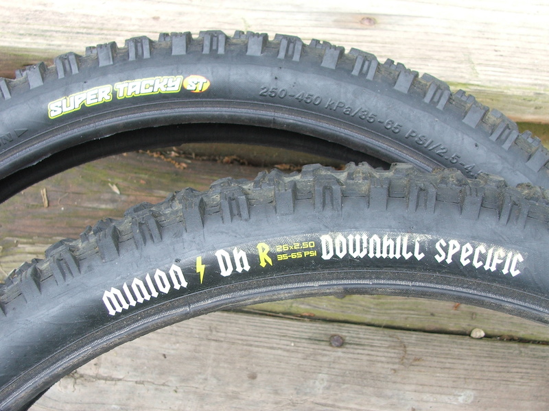 Maxxis Minion DHR 26x2.5 tires. LIKE NEW. Ridden 3 times.