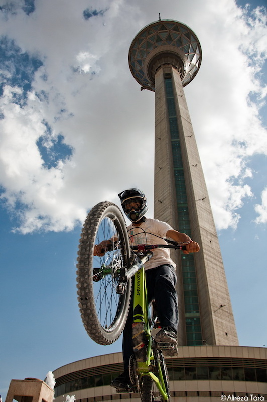 1430 Vertical Feet in the city Sky.... - Pinkbike