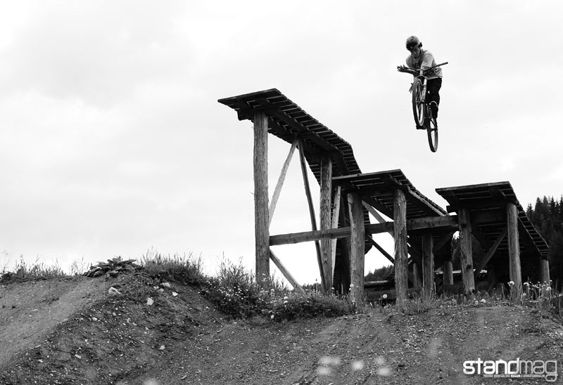 26TRIX's pre-qualification was cancelled today due to the bad weather, but Horváth András had some fun at BikePark Leogang and did this sick drop tuck no hander! Wow!