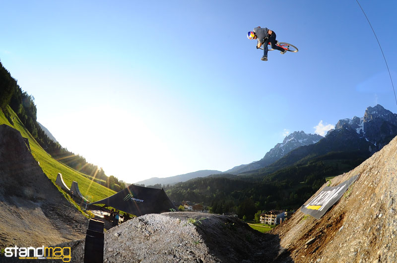 Yannick Granieri did some super stylish nosedive 360 one footed cancan