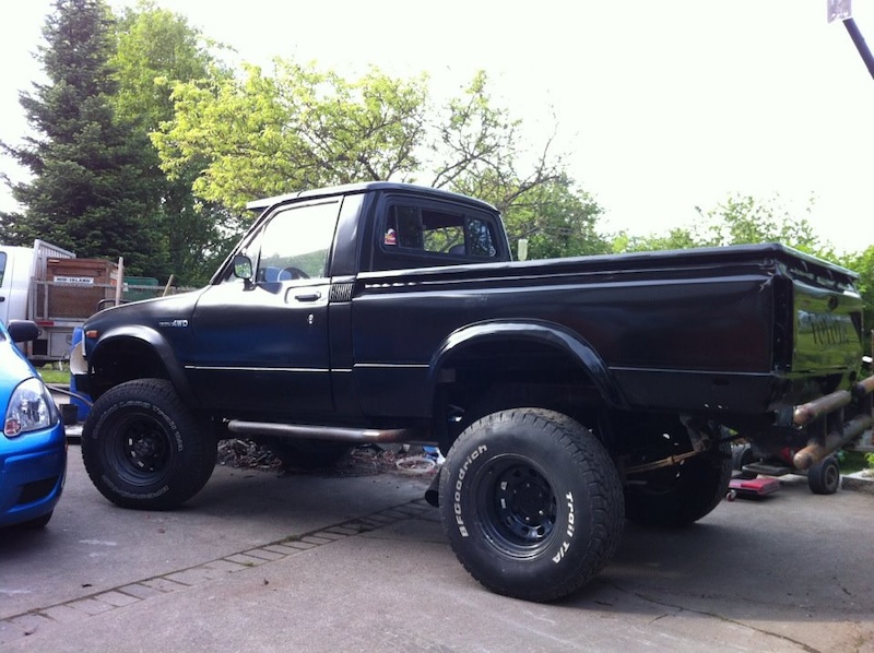 1982 Toyota Pickup (box isn't bolted, that's why its sitting funny)