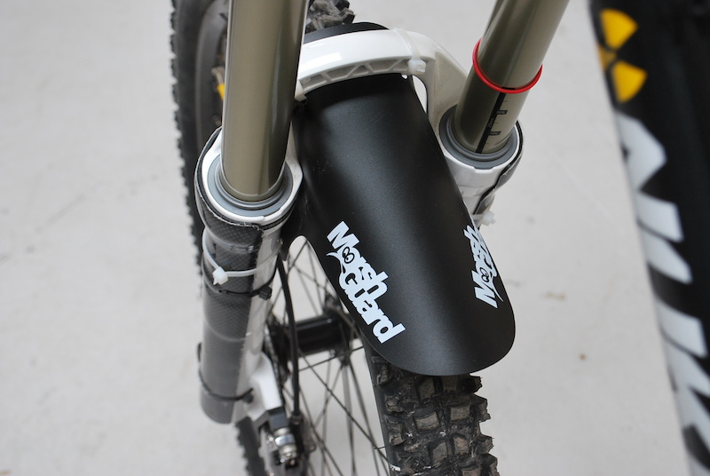 Installing Mud Guards on a Bicycle (How to instructions - Front