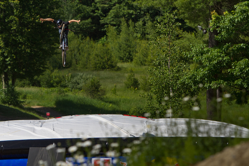 Big ol 360 tuck no hander. This kid is one to watch.