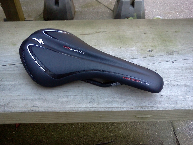 specialized henge saddle