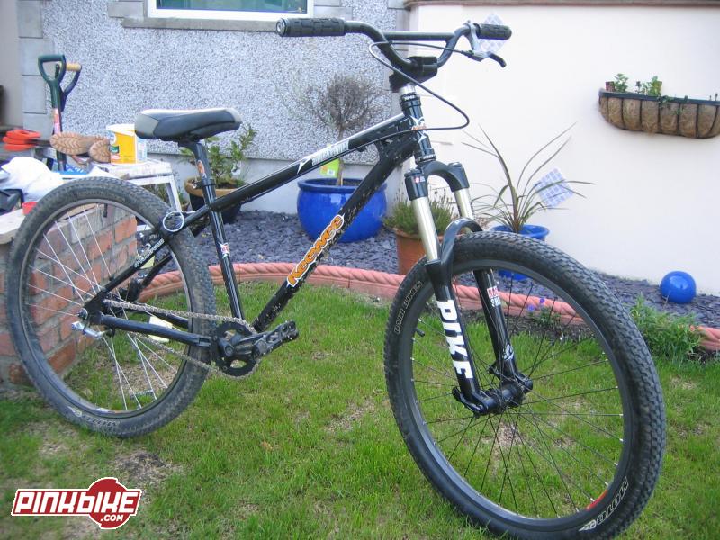 latest pic of my keewee, now with rear vee brake...avid/shimano/clarks setup. so light!

and my "regrowing" lawn.
