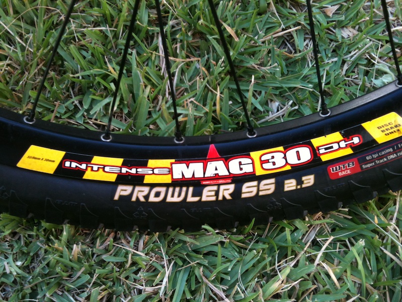 Intense mag 30 DH front wheel sun ringle MTX For Sale