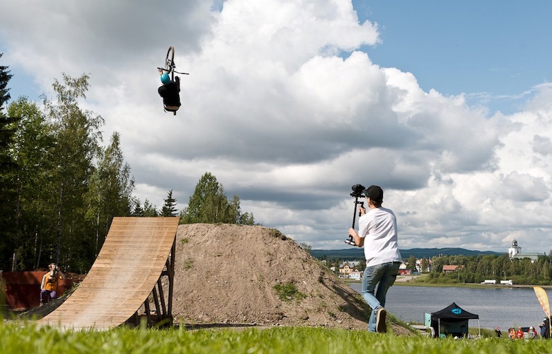 Flipbar on the last jump in the slopestyle finals..

Slopfest2012

Photo cred: Thomas Lundman