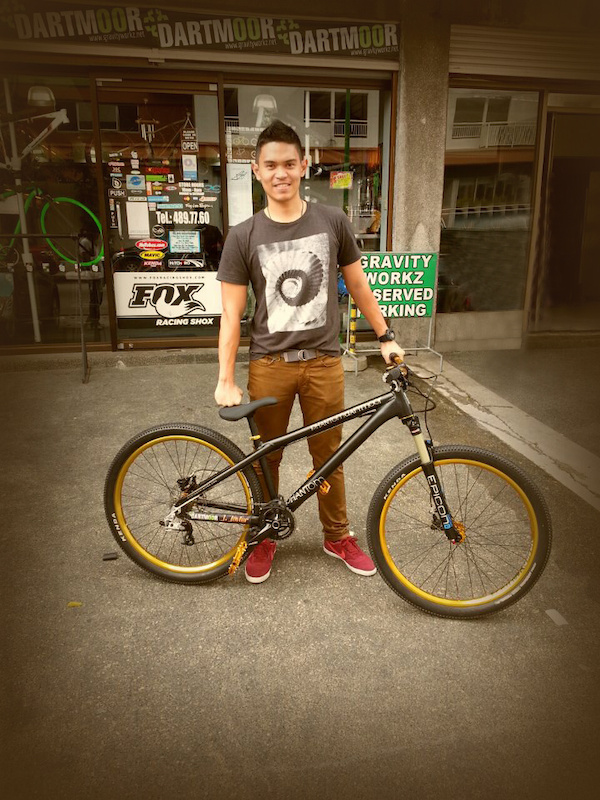 Jason Javier is our distributor from Philippines running Gravity Workz shop packed up with our stuff and more! Here comes his bikecheck and some action shots from friends! Share the shredding love all over the World!