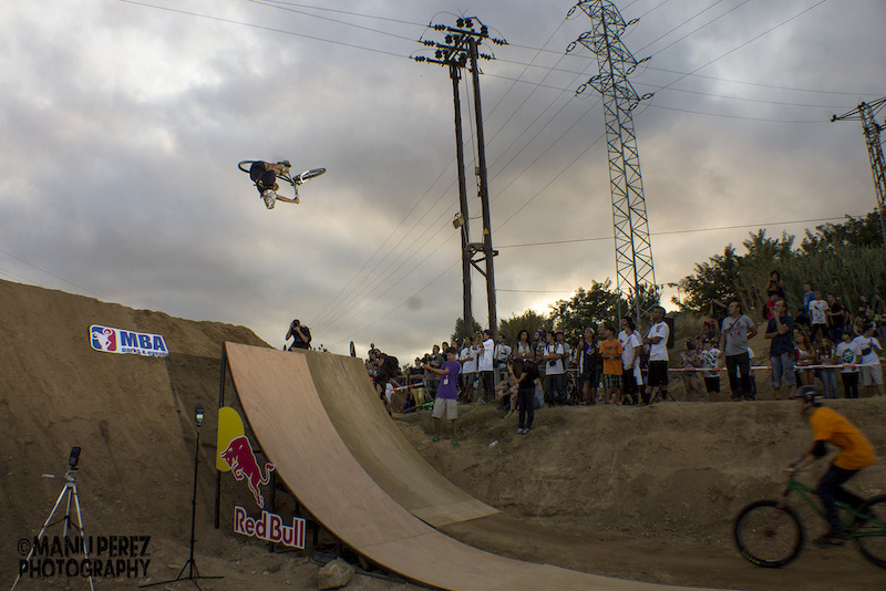 Masive flatspin from the winner of the Happy Ride dirt competition Antoine Bizet.