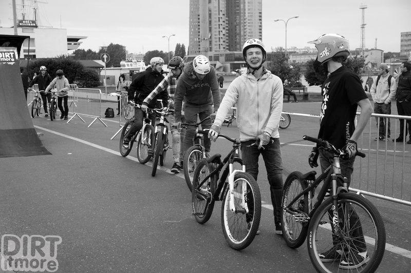 Our friends from Dirt It More and Three60 made this show at "Day without a car" at Gdynia 2012. We also think bike is the best non-polluting vehicle out there! Our rider: Piotr "Kraja" Krajewski, and test riders: Szymon Miłosz, Karol "Bocian" Pełka, Oskar Macuk, Daniel Zawistowski and the new one, from dirtpark.org crew: Dominik "MOP" Szymanski showed "normal" people that MTB is not dead and shred theirs at the harbor!