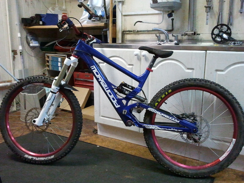 Fitted the lyriks and vector air. Just awaiting a chainguide and it'll be ready to ride!