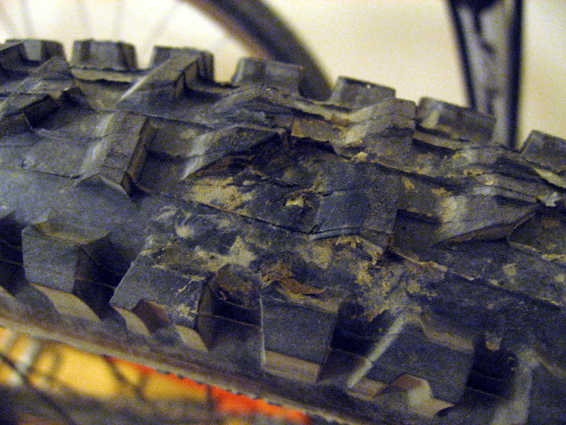 The aftermath of my reat tire sliding off the trail and hiting an unknown object hiden beneath the grass. The impact shot my rear wheel more than one metre upwards and I was lucky to keep my front wheel on the trail and recover. When I exited the trail I found out that the rear tire had lost 12 psi. On closer inspection my seatstays, front deraileur and also my right thigh were covered in tubeless fluid. After two days the tire is holding air perfectly. I'd have to test ride it though and see if it still hold up to abuse.

(The tire is a Maxxis High Roller 2.35 LUST Supertacky)