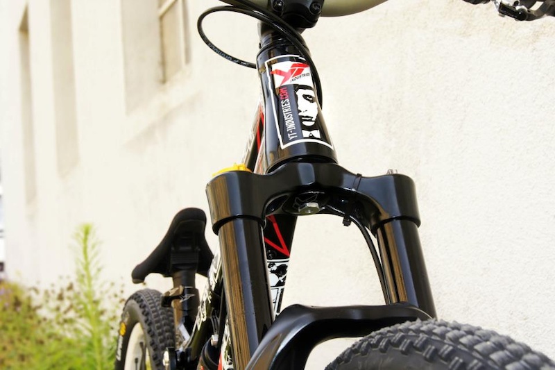 YT industries
Play