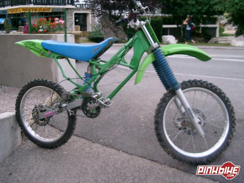 2003 prototype from Seb design.
It's a mix between KX80 and  MTB !
french touch !