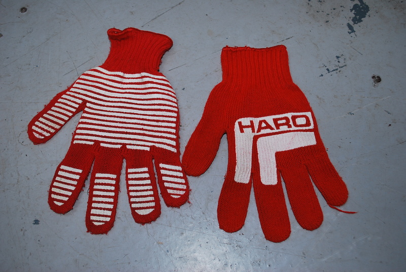 Original Haro Gloves brand new, never worn in a small/medium.