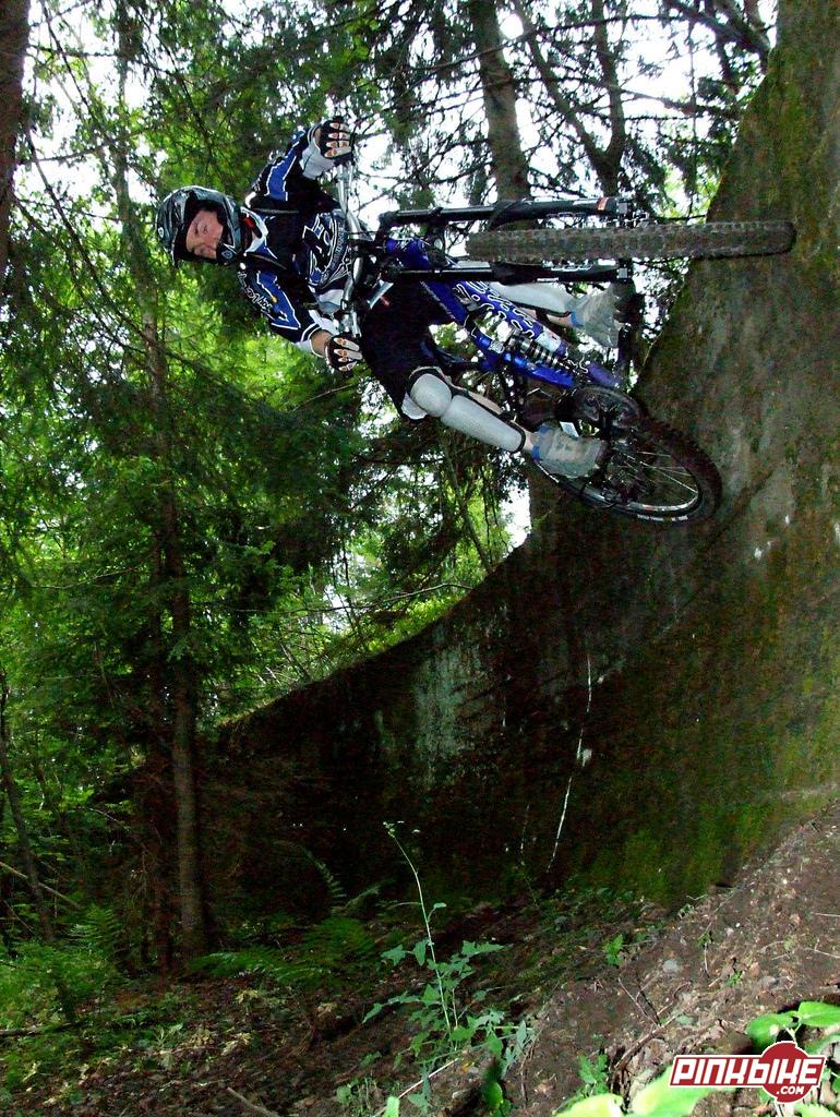 Small wallride along the "The Collective" trail at Frognersetra.