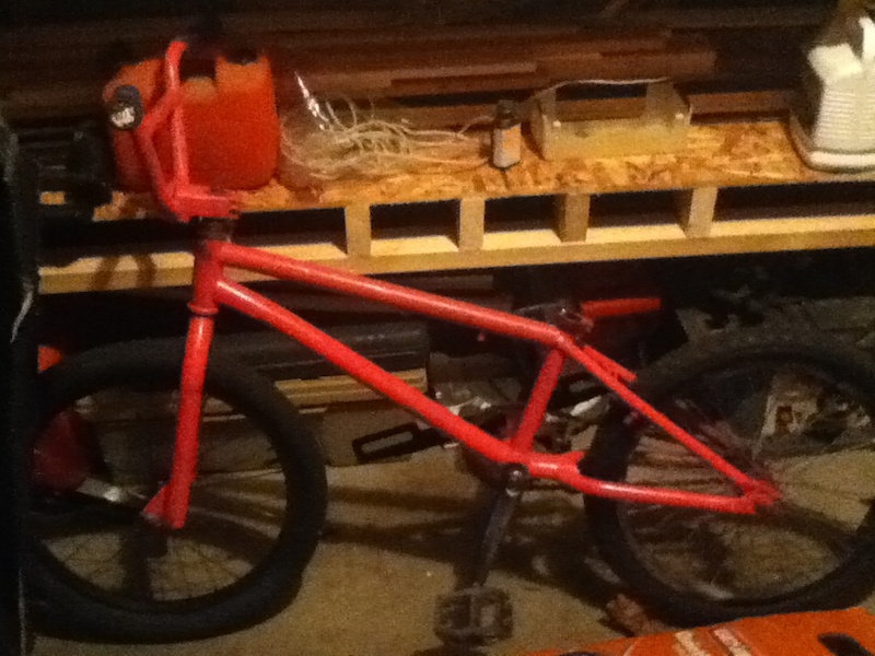 this is the full bmx it is 10 or 9 t  rear hub and 28 front i believe front tire is wtp back just regular tread