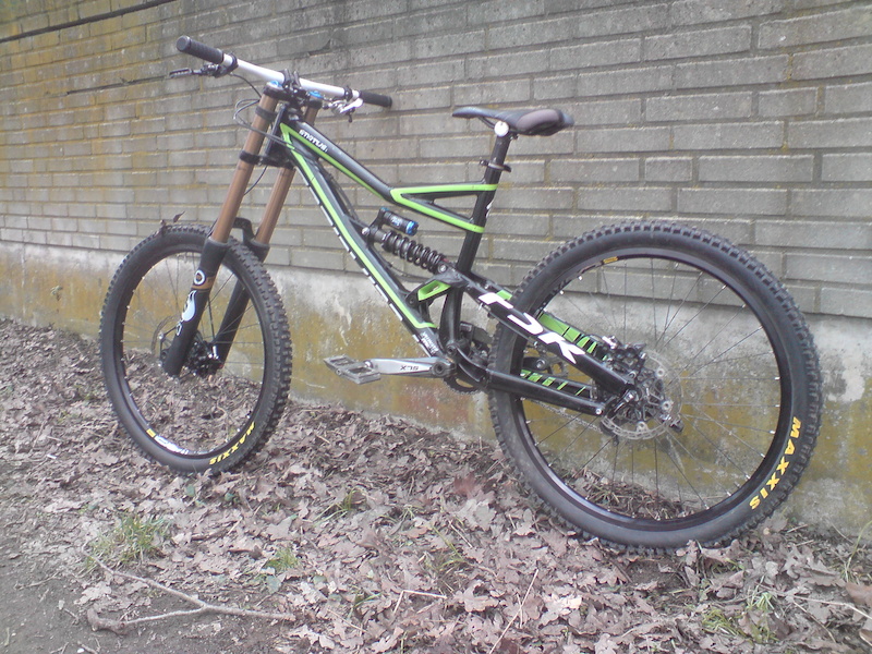 specialized status 2 2013