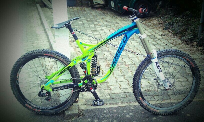 Norco Aurum LE 2013
Boxxer WC
CCDB
X0
easton havoc
Gonna change some parts... 
brakes are going to be Avid x0's.