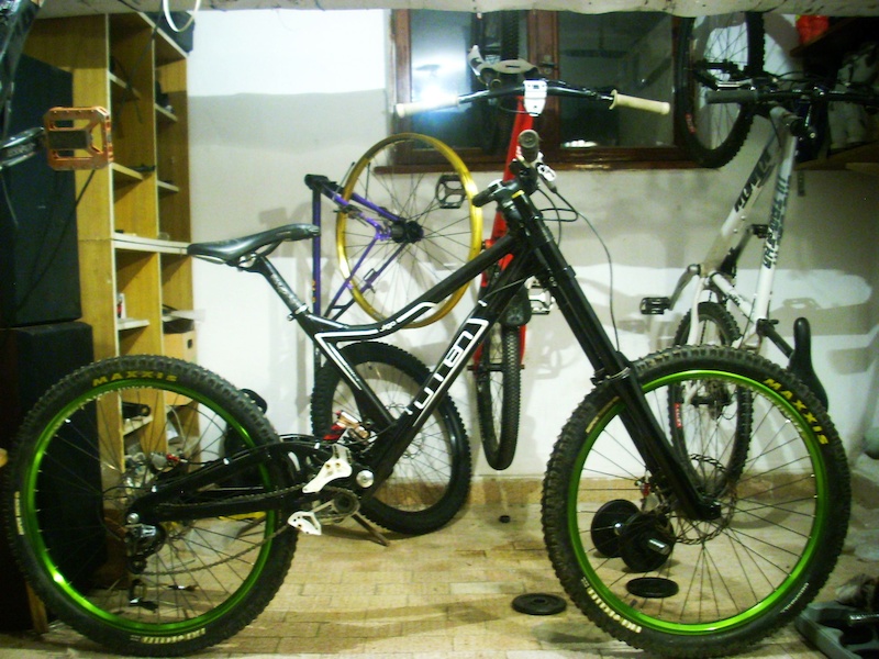 omen vigo for 2k13 is very close to done :D.... I just have to buy crankset and fork, because that isn't mine :P