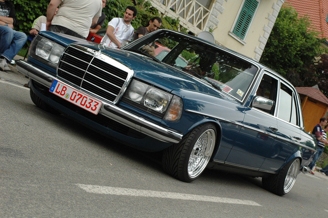 W123 Benz Ideas.  Not my picture.