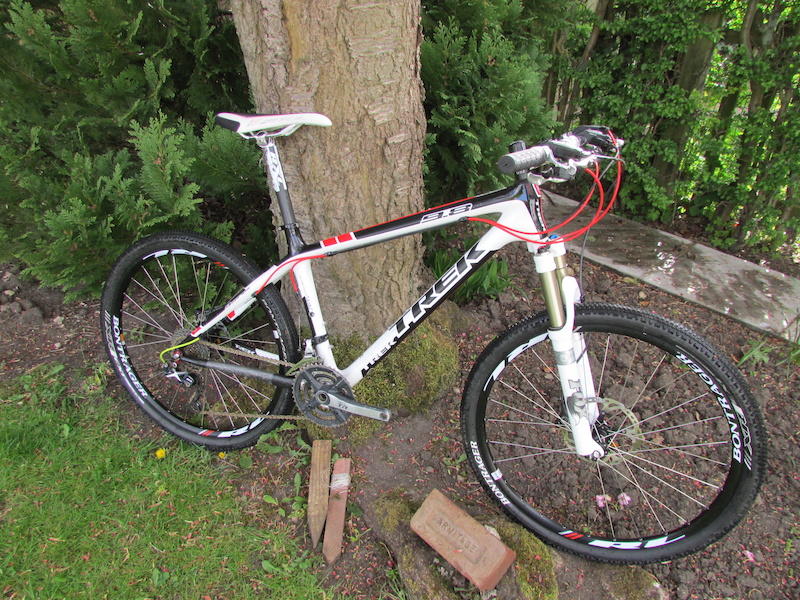 trek 9.8 carbon hardtail