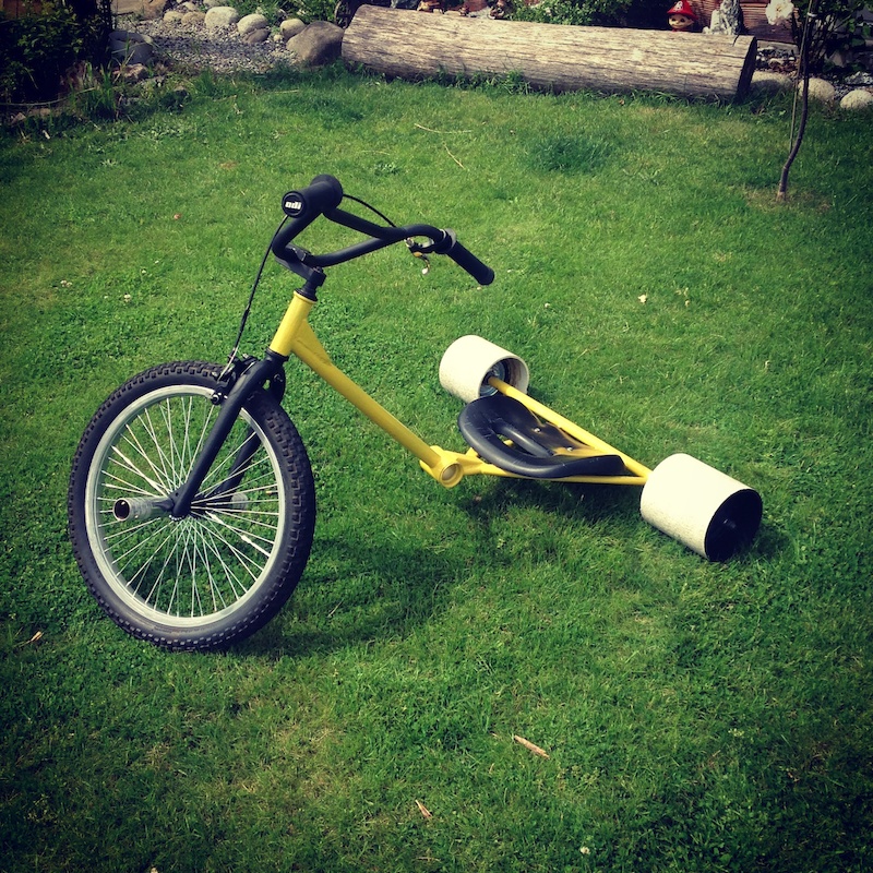 the white trike is now black and yellow !.... idk which i like better but the white was to much work to keep clean