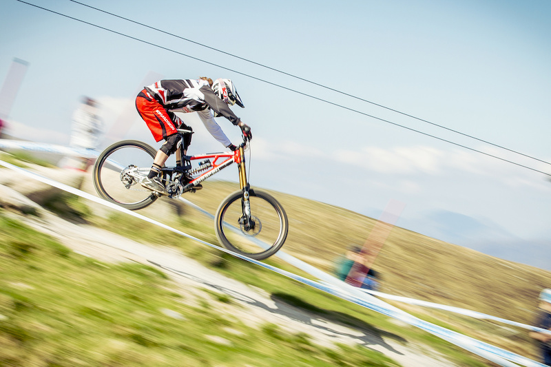 Madison Saracen Perpetual UCI MTB World Cup ONE - Fort William Nevis Range Scotland - Find the article on Pinkbike.com - Laurence CE - www.laurence-ce.com