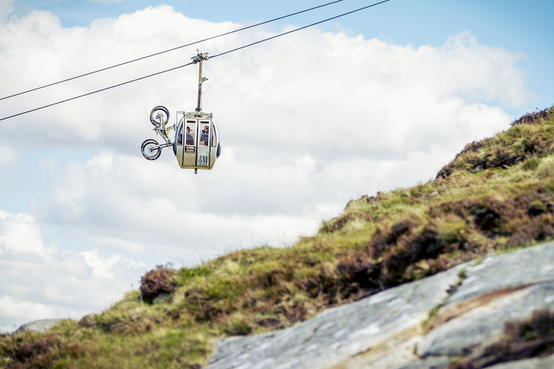 Madison Saracen Perpetual UCI MTB World Cup ONE - Fort William Nevis Range Scotland - Find the article on Pinkbike.com - Laurence CE - www.laurence-ce.com