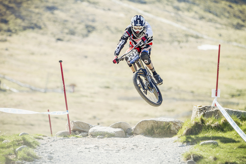 Madison Saracen Perpetual UCI MTB World Cup ONE - Fort William Nevis Range Scotland - Find the article on Pinkbike.com - Laurence CE - www.laurence-ce.com