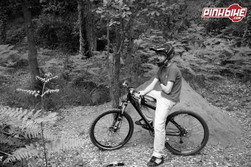 Me chilling at our local trail, always with the smile! Just ride and have fun with your friends on your mountain bike. Rider forever.