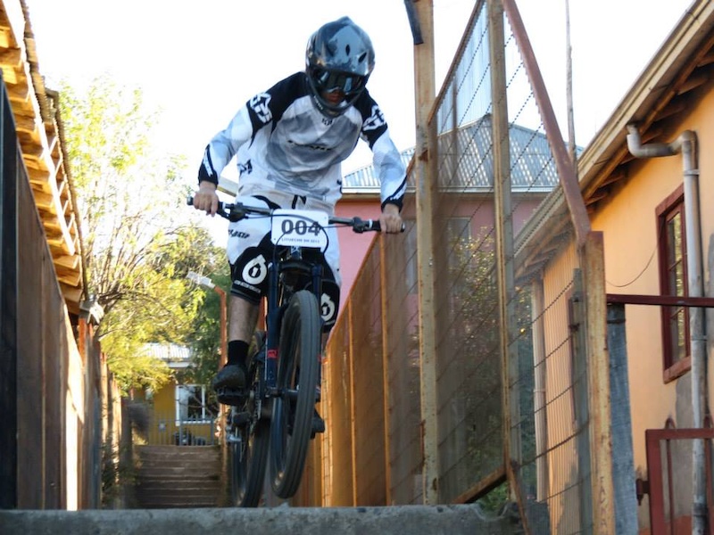 Medium section in Litueche urban downhill. 3rd place, hardtail category.