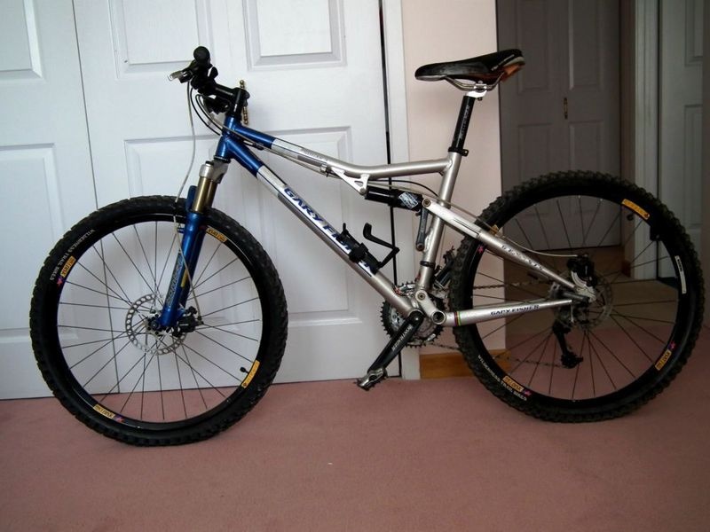 2002 Gary Fisher (Sugar 3) Mountain Bike - - 17.5