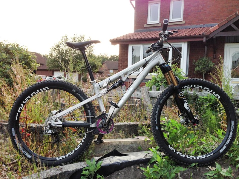 le transition double with new forks, chain ring is now a raceface sinlge in black

picture by chris eland