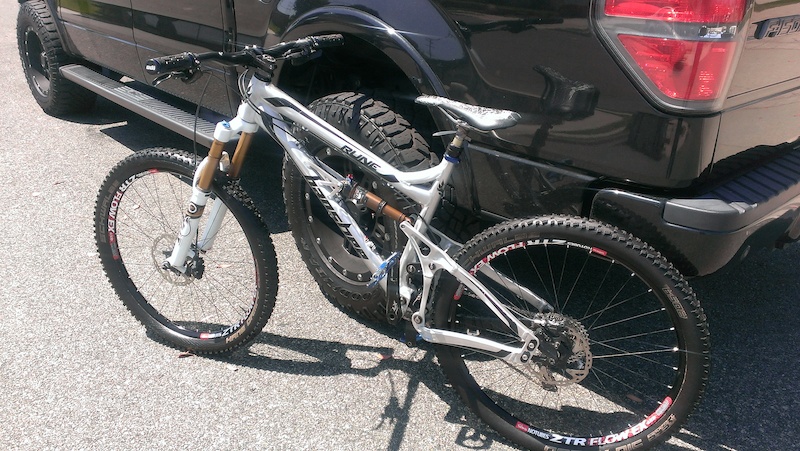 2013 Banshee Rune 650b, a possible replacement for my Yeti ASR-7?