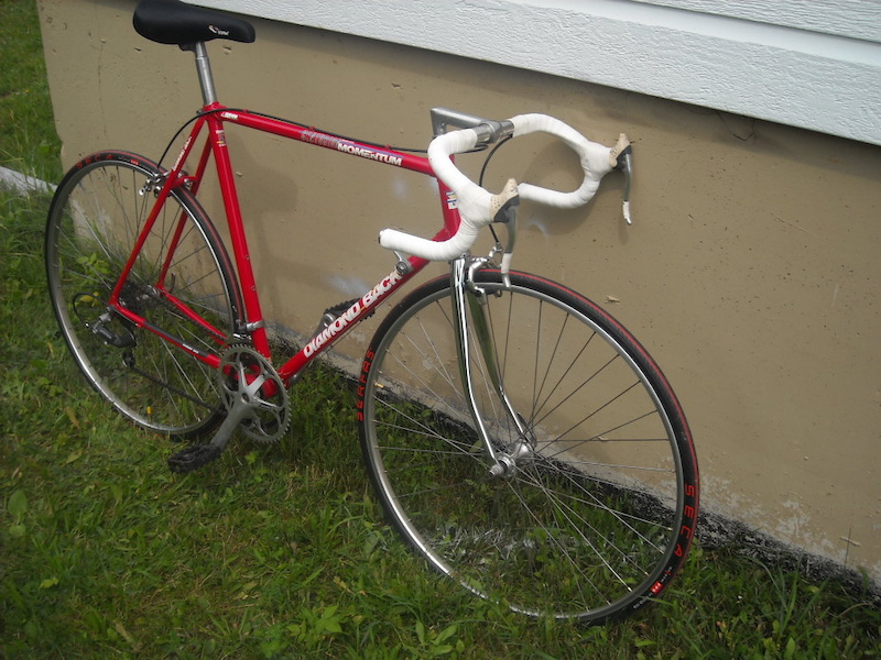 diamondback momentum road bike