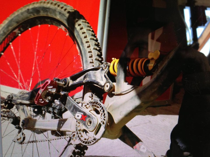 Just spied a different rear end on Brad Benedict's Specialized Demo.
