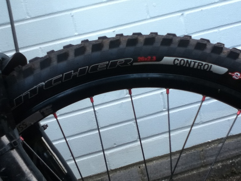 barely used specialized butcher control 2bliss.
genuinely awesome tires
