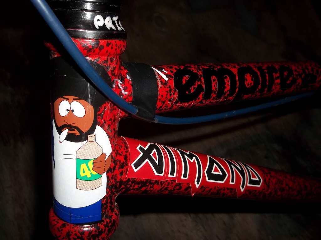 Quite possibly the best headtube sticker ever. You can see the splatter nicely in this pic.