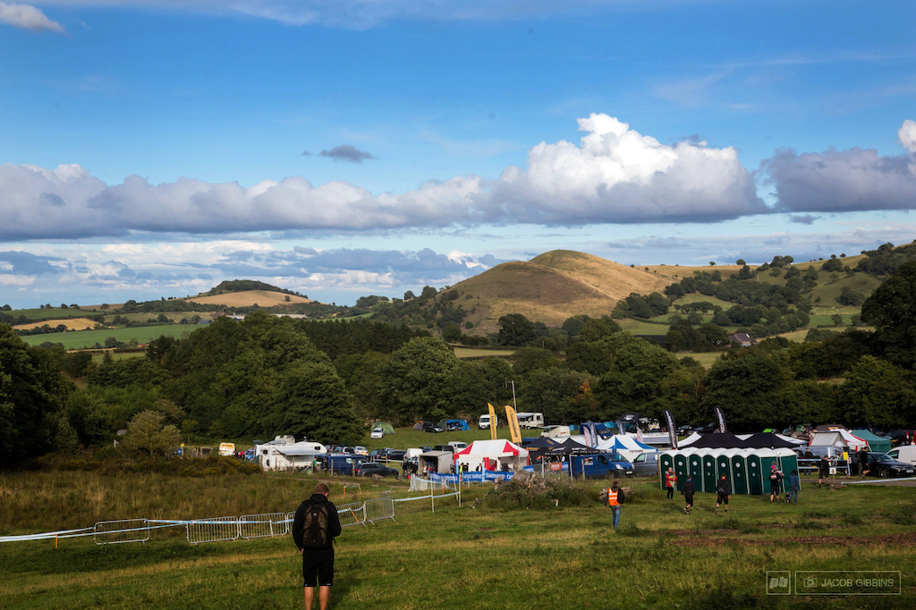 The pits tucked in to the bottom of the rolling Shropshire hills. Not the big mountains most of the Elite guys are used to but small downs mean small ups as well.