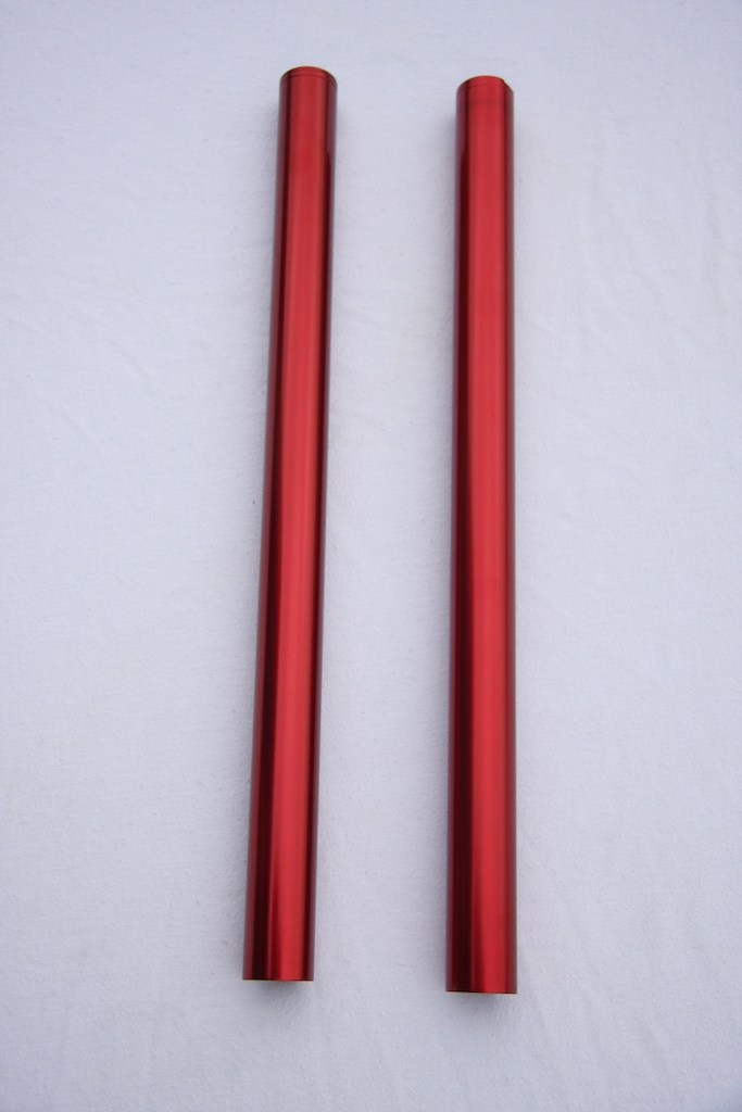 On the left Marzocchi 888 WECB Coating MKI.5 in Red
On the right Marzocchi 888 WECB Coating MKII in Red
WECB smoothy club MKII