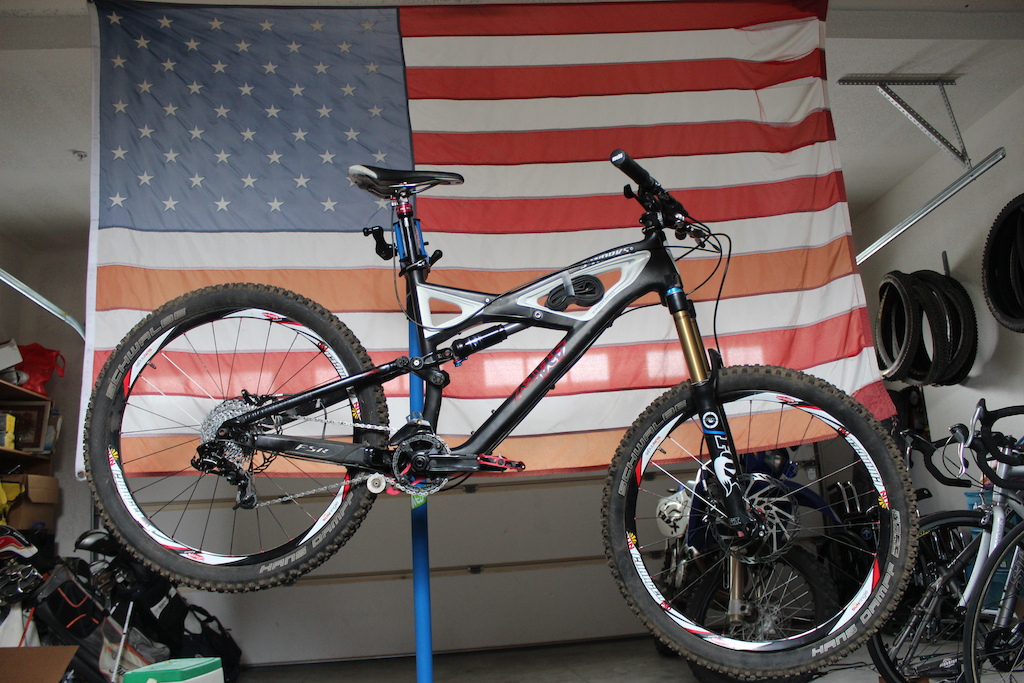 went 1x10 today. Did my best to do a red white and blue build on this bike so the flag was appropriate more than ever!